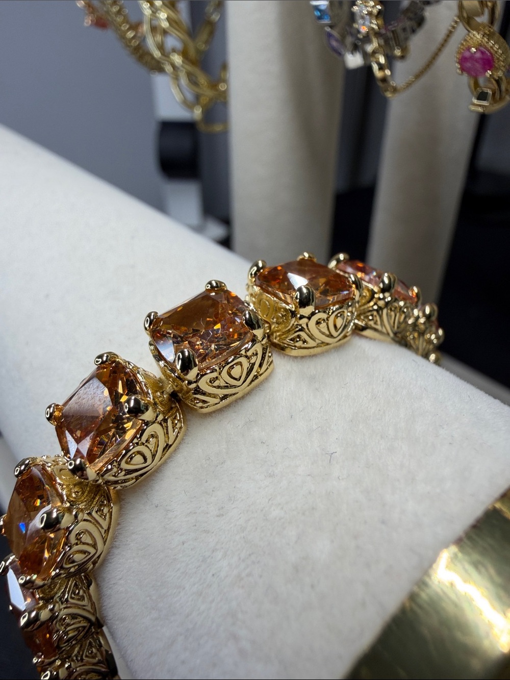 18K triple plated gold large citrine stone toggle bracelet. SZ 7-8” - Picture 3 of 8